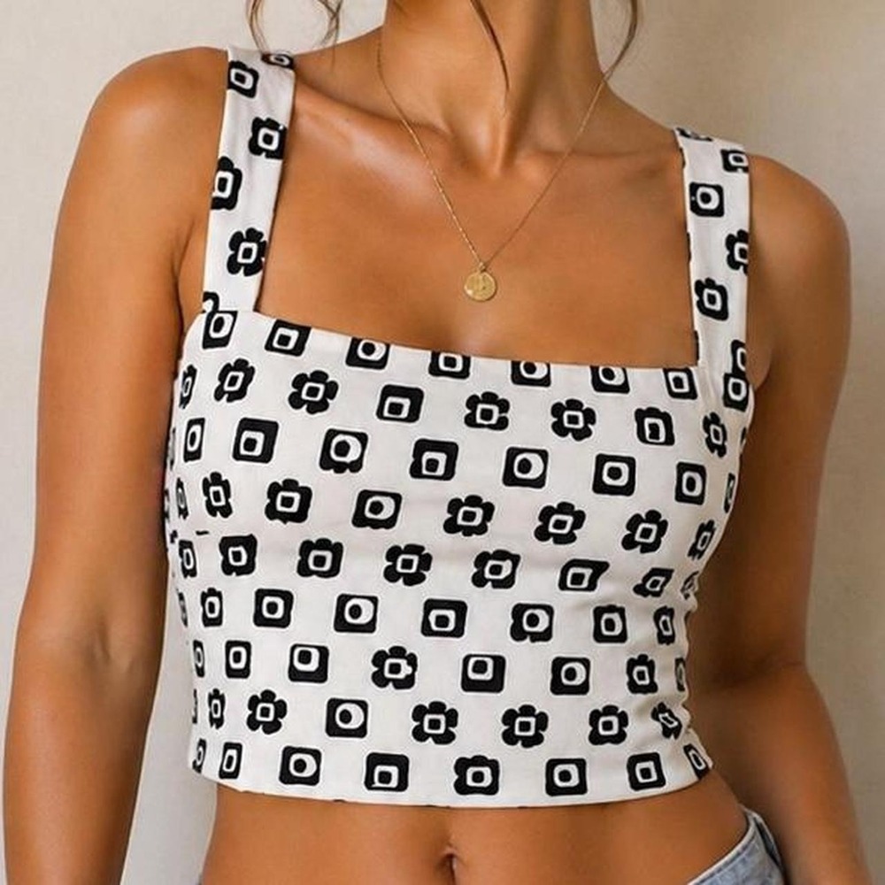Black & White Retro Print Crop Top 🖤🤍✨